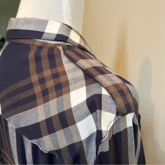 Dynamite Women’s Plaid Shirt Size Large Navy, Brown, Black & White Rayon - Picture 5 of 11